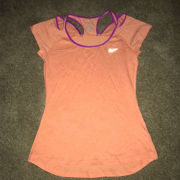 🌟NWOT Nike workout top with cutouts